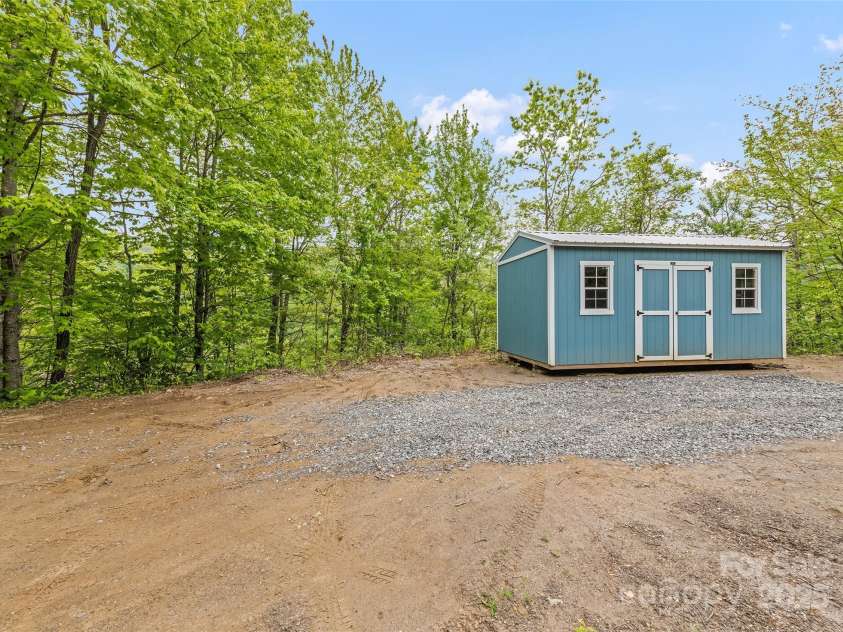 328 Mountain Lion Trail, Maggie Valley, NC 28751.  MLS# CAR4256030, YatesRealty ID 20091. 