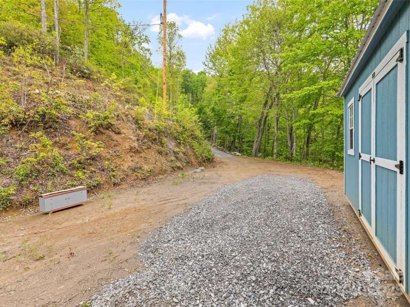 328 Mountain Lion Trail, Maggie Valley, NC 28751.  MLS# CAR4256030, YatesRealty ID 20091. 