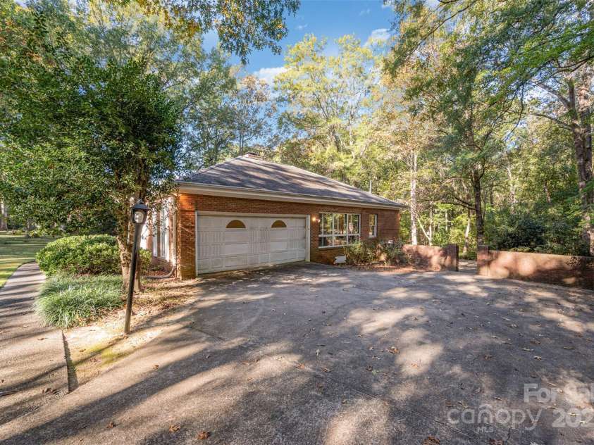 2643 Rolling Hills Drive, Monroe, NC 28110.  MLS# CAR4249052, YatesRealty ID 20092. 
