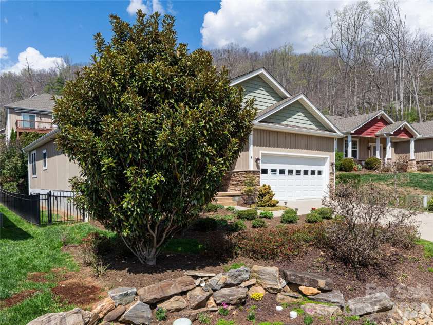 4 Nectar Way, Swannanoa, NC 28778.  MLS# CAR4365366, YatesRealty ID 20092. 