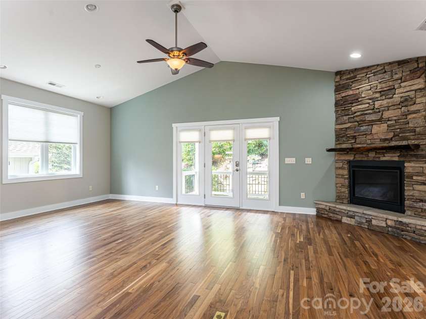 4 Nectar Way, Swannanoa, NC 28778.  MLS# CAR4365366, YatesRealty ID 20092. 