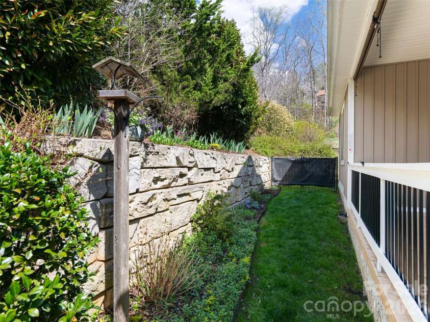4 Nectar Way, Swannanoa, NC 28778.  MLS# CAR4365366, YatesRealty ID 20092. 