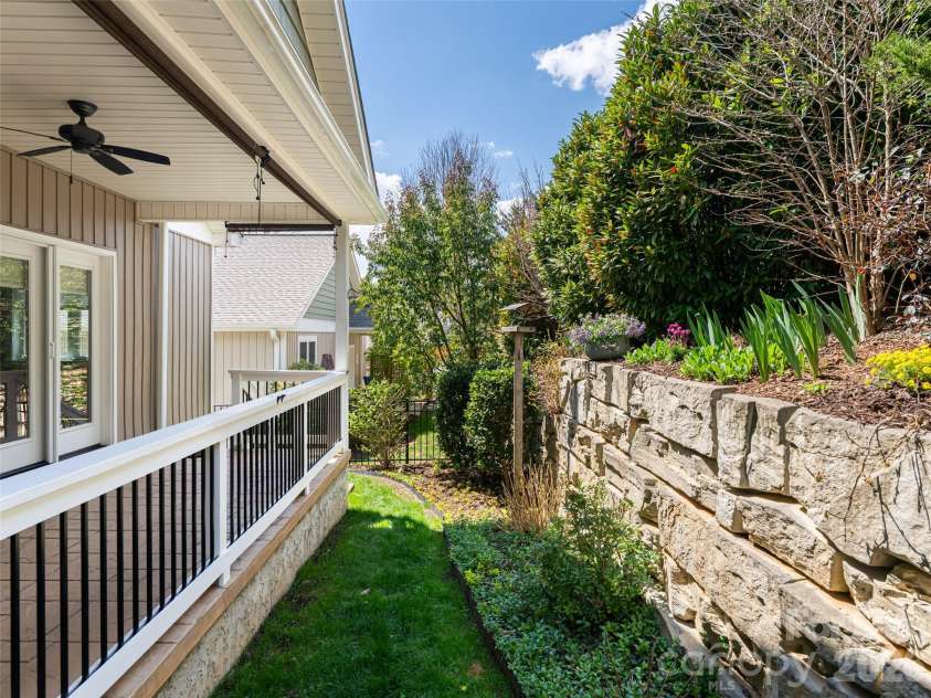 4 Nectar Way, Swannanoa, NC 28778.  MLS# CAR4365366, YatesRealty ID 20092. 