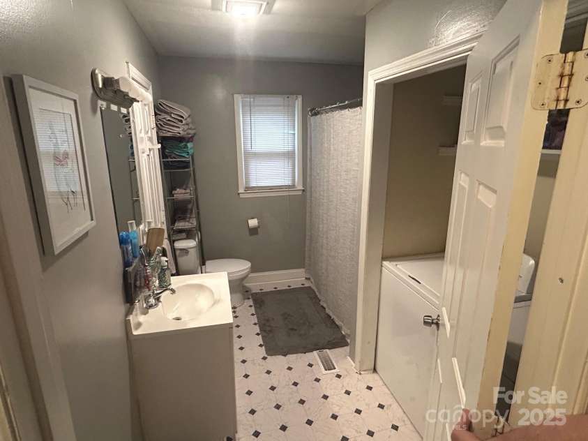 110 WASHINGTON Court, Cowpens, SC 29330.  MLS# CAR4268109, YatesRealty ID 20094. 