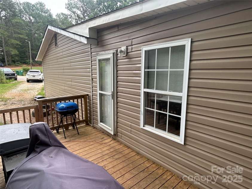 110 WASHINGTON Court, Cowpens, SC 29330.  MLS# CAR4268109, YatesRealty ID 20094. 