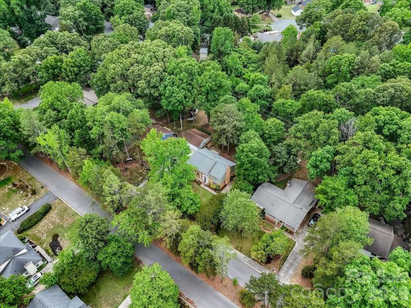 15708 Fairfield Drive, Matthews, NC 28104.  MLS# CAR4370742, YatesRealty ID 20095. 