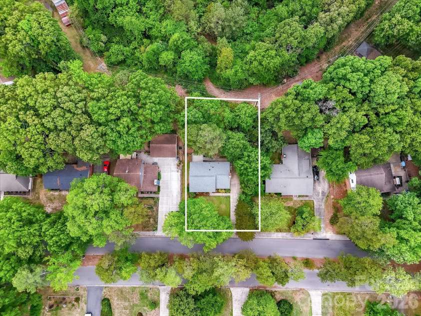 15708 Fairfield Drive, Matthews, NC 28104.  MLS# CAR4370742, YatesRealty ID 20095. Example of lot layout 