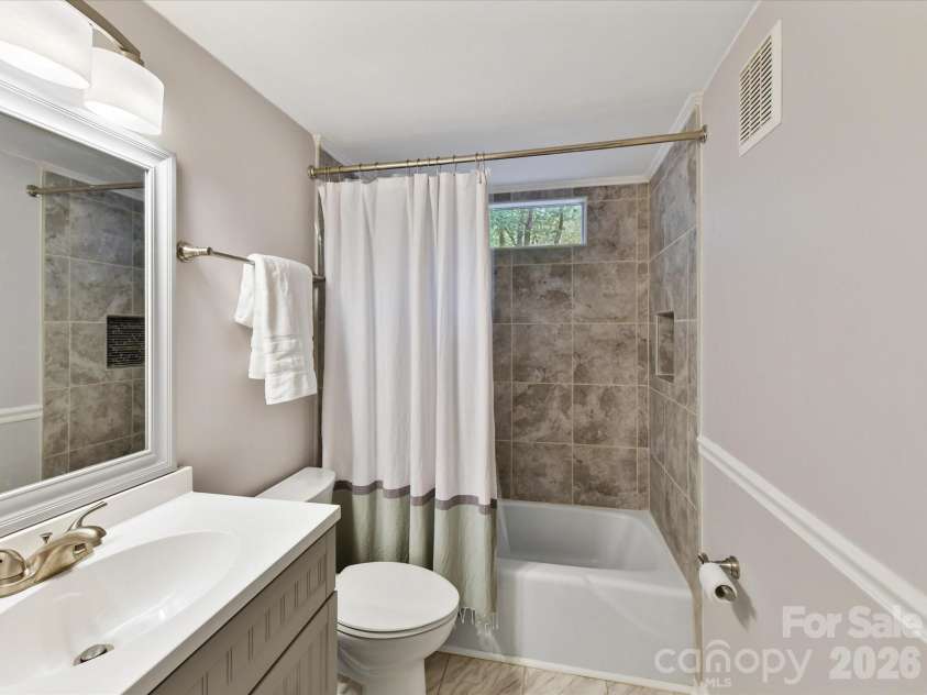 15708 Fairfield Drive, Matthews, NC 28104.  MLS# CAR4370742, YatesRealty ID 20095. Full bathroom on lower level 