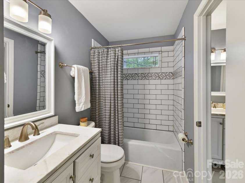15708 Fairfield Drive, Matthews, NC 28104.  MLS# CAR4370742, YatesRealty ID 20095. Full bathroom on upper level 