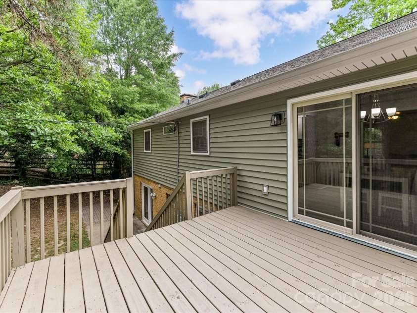 15708 Fairfield Drive, Matthews, NC 28104.  MLS# CAR4370742, YatesRealty ID 20095. Rear Deck