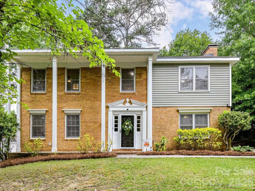 15708 Fairfield Drive, Matthews, NC 28104.  MLS# CAR4370742, YatesRealty ID 20095. Welcome Home!