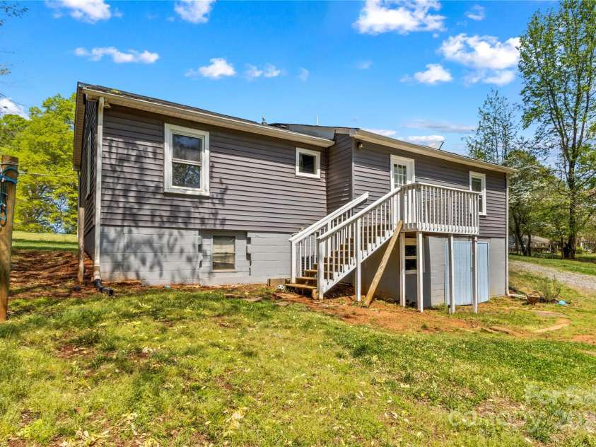 1725 Bristol Road, Statesville, NC 28677.  MLS# CAR4240312, YatesRealty ID 20096. 