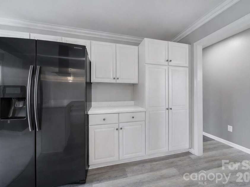 718 Emerson Drive, Mooresville, NC 28115.  MLS# CAR4325279, YatesRealty ID 20096. Kitchen