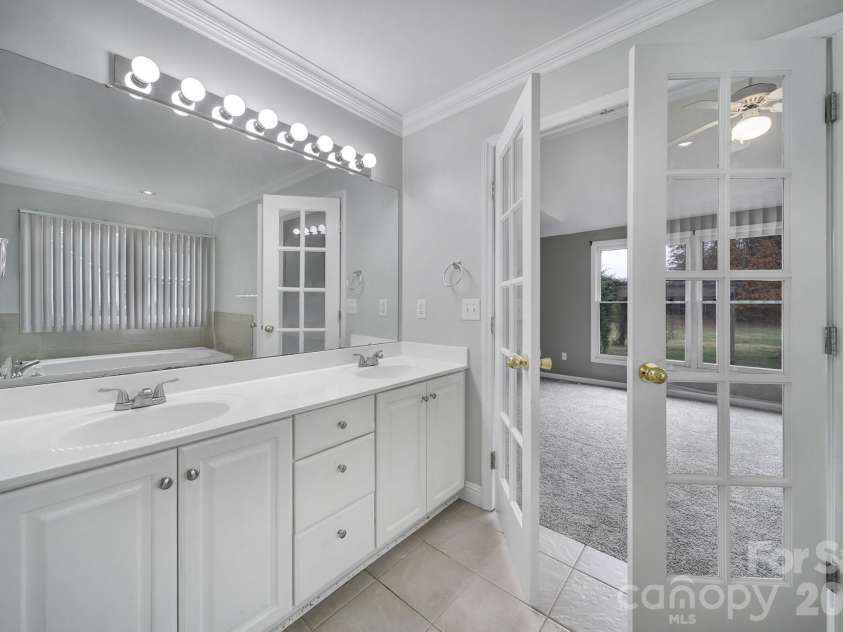 718 Emerson Drive, Mooresville, NC 28115.  MLS# CAR4325279, YatesRealty ID 20096. Primary Bathroom