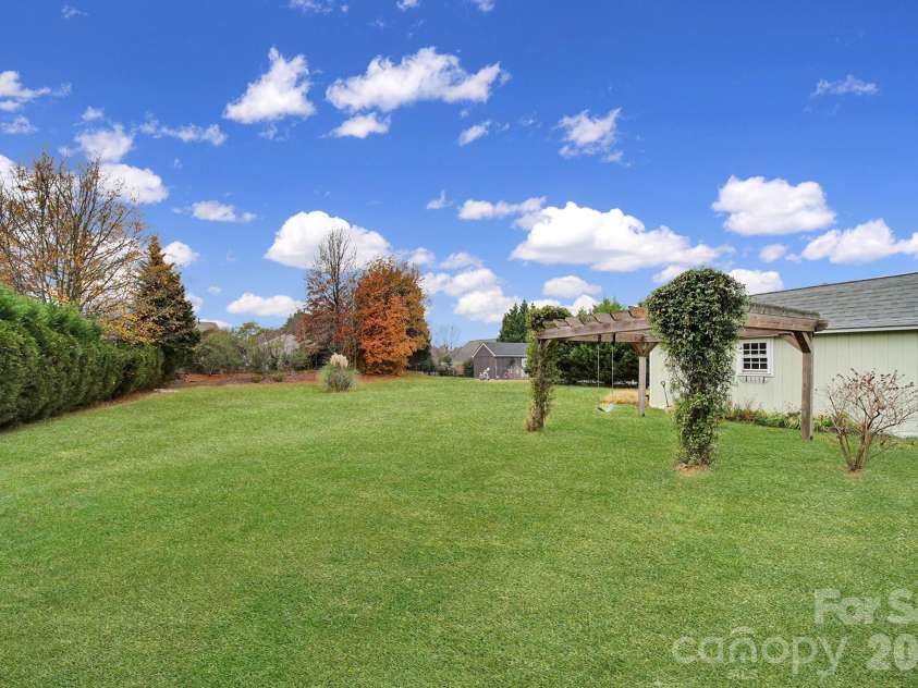 718 Emerson Drive, Mooresville, NC 28115.  MLS# CAR4325279, YatesRealty ID 20096. Spacious, Flat Backyard