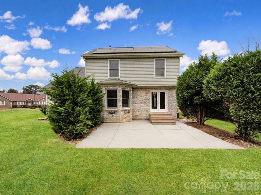 718 Emerson Drive, Mooresville, NC 28115.  MLS# CAR4325279, YatesRealty ID 20096. Spacious Patio