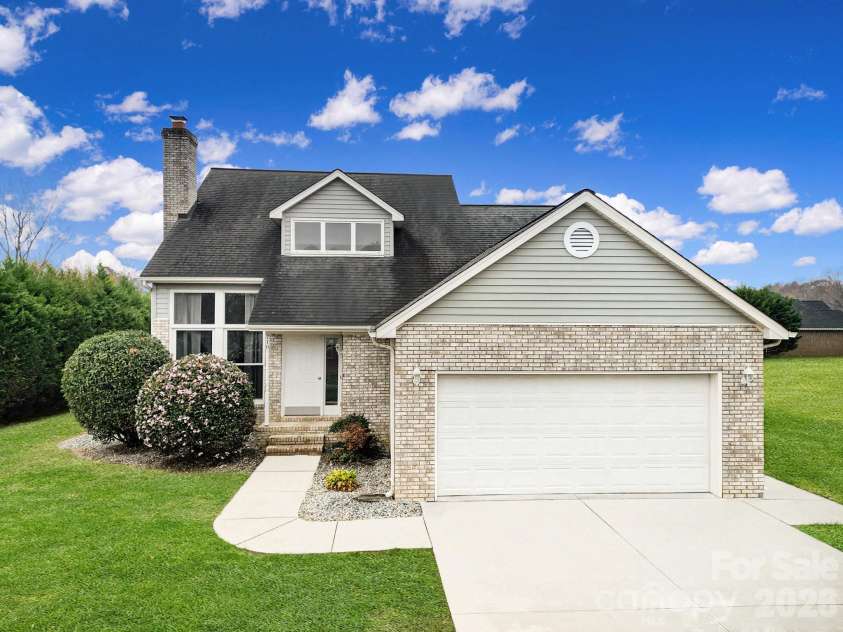718 Emerson Drive, Mooresville, NC 28115.  MLS# CAR4325279, YatesRealty ID 20096. Welcome Home!