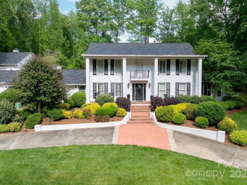 707 Saint Cloud Drive, Statesville, NC 28625.  MLS# CAR4257211, YatesRealty ID 20097. 