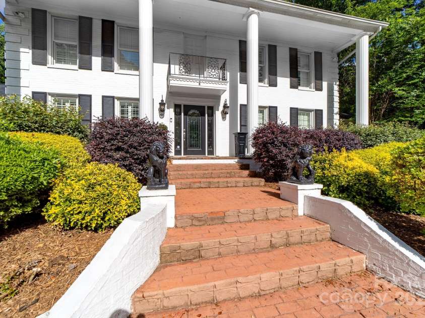 707 Saint Cloud Drive, Statesville, NC 28625.  MLS# CAR4257211, YatesRealty ID 20097. 