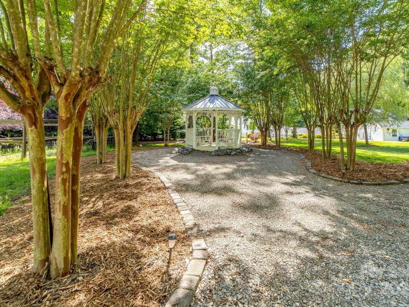 707 Saint Cloud Drive, Statesville, NC 28625.  MLS# CAR4257211, YatesRealty ID 20097. 
