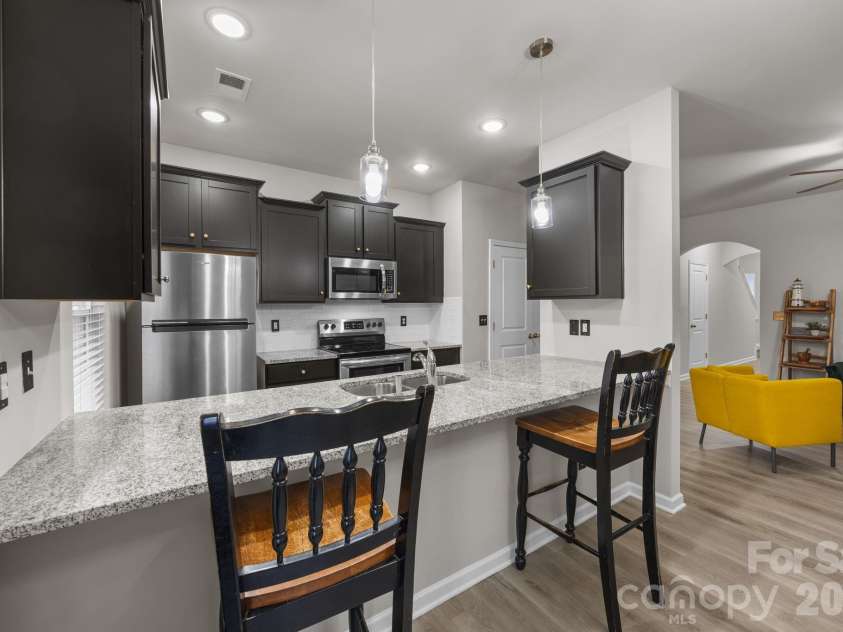 8105 Alderton Lane, Charlotte, NC 28215.  MLS# CAR4307663, YatesRealty ID 20098. 
