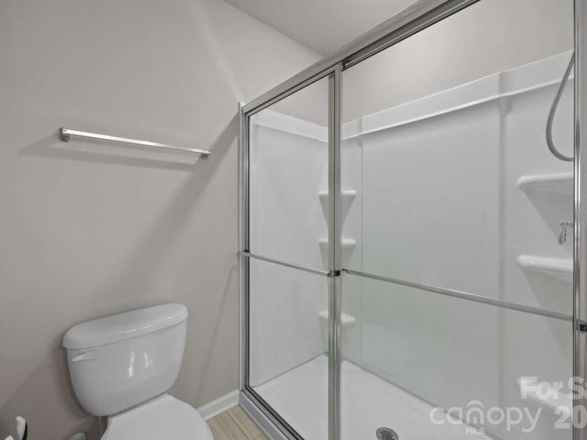 8105 Alderton Lane, Charlotte, NC 28215.  MLS# CAR4307663, YatesRealty ID 20098. 