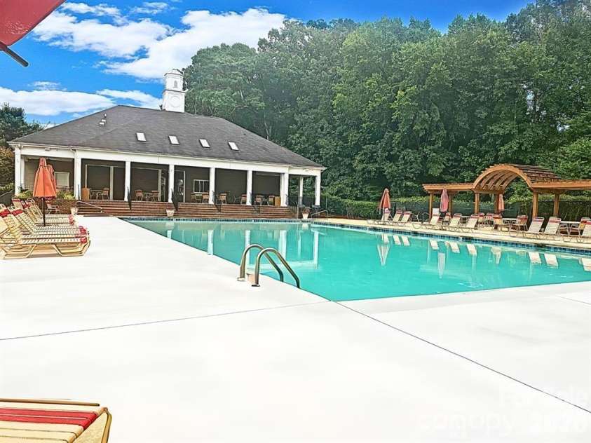 8105 Alderton Lane, Charlotte, NC 28215.  MLS# CAR4307663, YatesRealty ID 20098. Kingtree's pool