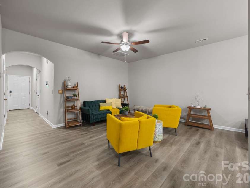 8105 Alderton Lane, Charlotte, NC 28215.  MLS# CAR4307663, YatesRealty ID 20098. Open space - Family room