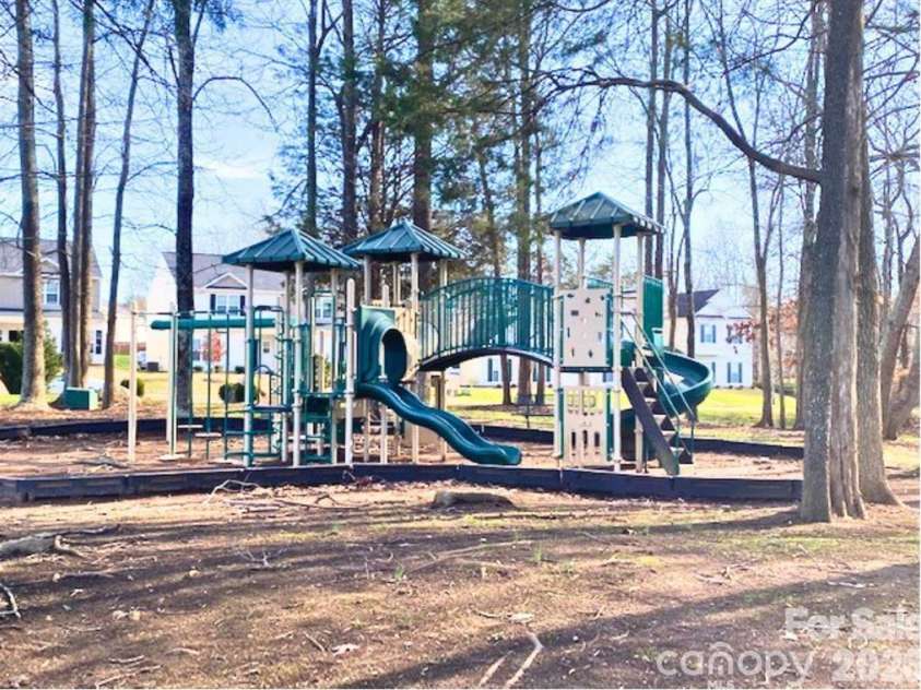 8105 Alderton Lane, Charlotte, NC 28215.  MLS# CAR4307663, YatesRealty ID 20098. Playground