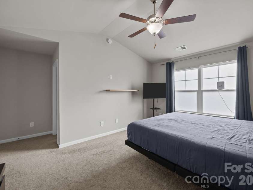8105 Alderton Lane, Charlotte, NC 28215.  MLS# CAR4307663, YatesRealty ID 20098. Primary en-suite
