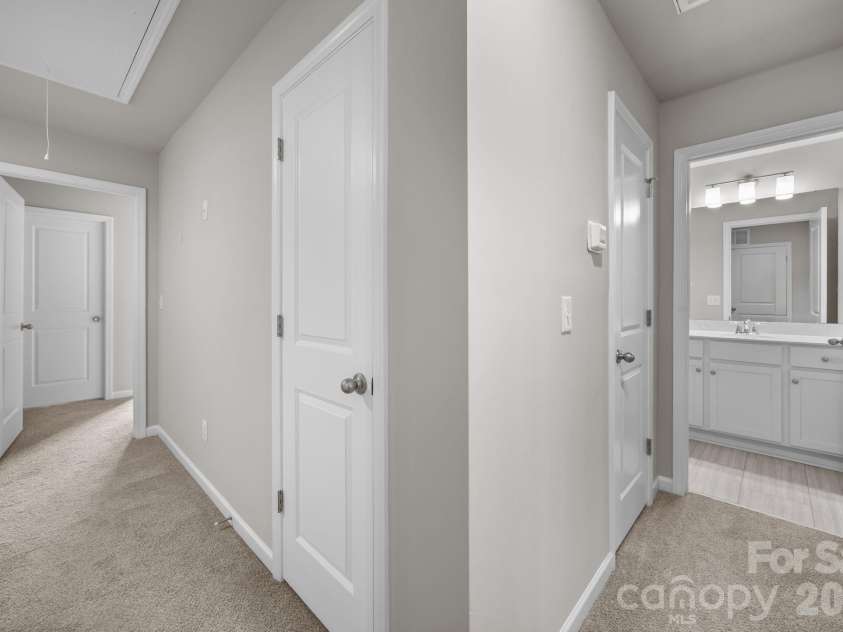 8105 Alderton Lane, Charlotte, NC 28215.  MLS# CAR4307663, YatesRealty ID 20098. Upper level hallway