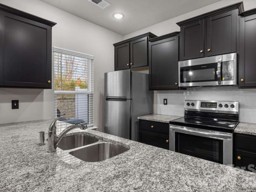8105 Alderton Lane, Charlotte, NC 28215.  MLS# CAR4421623, YatesRealty ID 20098. 