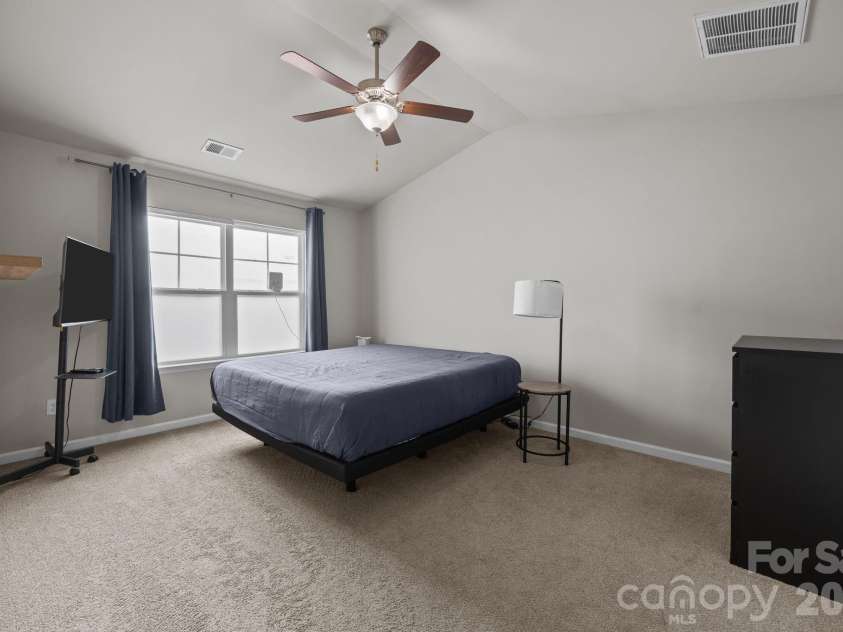 8105 Alderton Lane, Charlotte, NC 28215.  MLS# CAR4421623, YatesRealty ID 20098. 