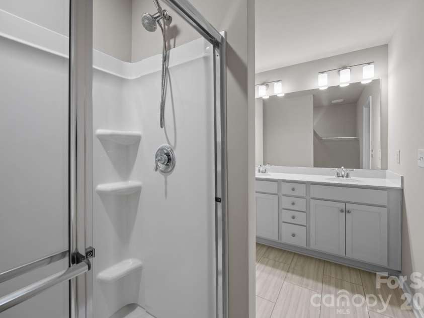 8105 Alderton Lane, Charlotte, NC 28215.  MLS# CAR4421623, YatesRealty ID 20098. 