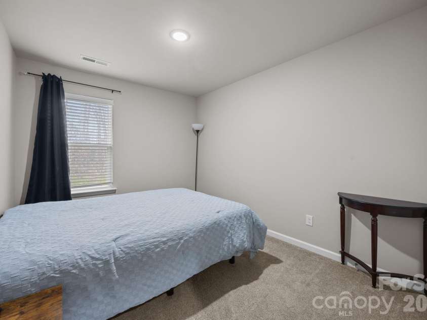 8105 Alderton Lane, Charlotte, NC 28215.  MLS# CAR4421623, YatesRealty ID 20098. 