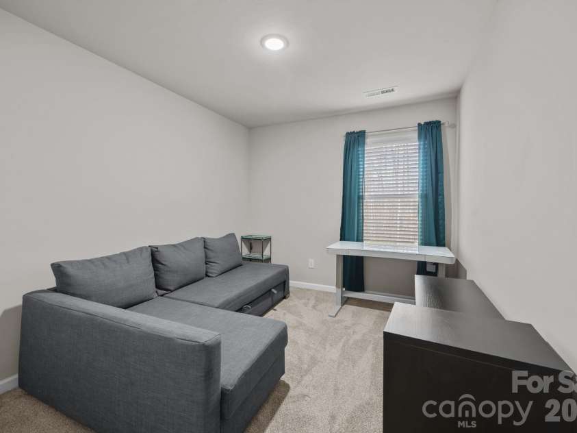 8105 Alderton Lane, Charlotte, NC 28215.  MLS# CAR4421623, YatesRealty ID 20098. 
