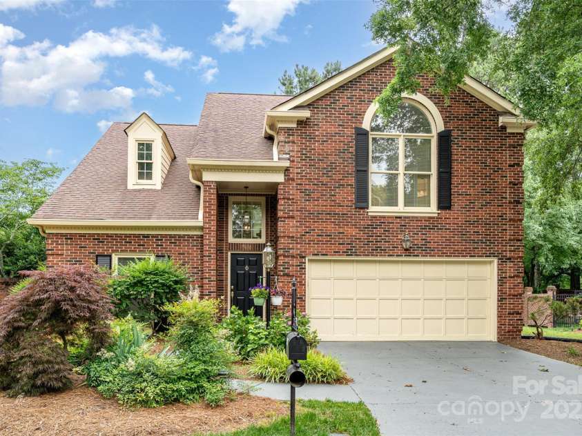 7031 Walton Heath Lane, Charlotte, NC 28277.  MLS# CAR4262618, YatesRealty ID 20099. 