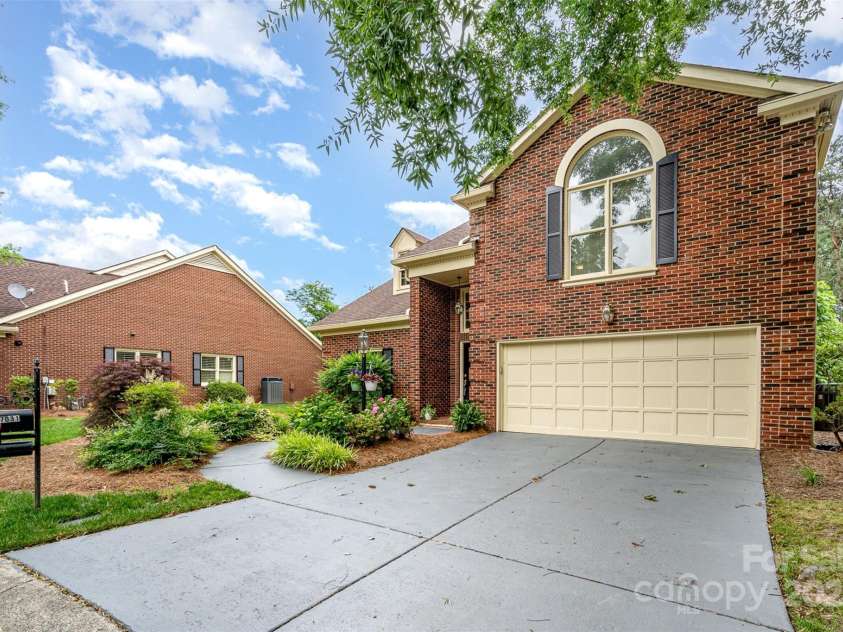7031 Walton Heath Lane, Charlotte, NC 28277.  MLS# CAR4262618, YatesRealty ID 20099. 