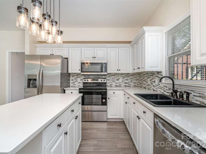 7031 Walton Heath Lane, Charlotte, NC 28277.  MLS# CAR4262618, YatesRealty ID 20099. 