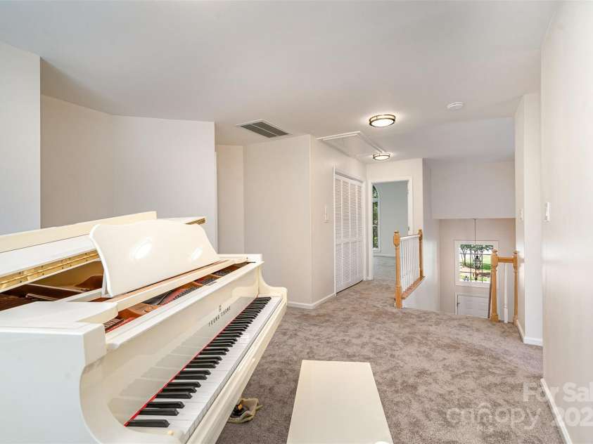 7031 Walton Heath Lane, Charlotte, NC 28277.  MLS# CAR4262618, YatesRealty ID 20099. 
