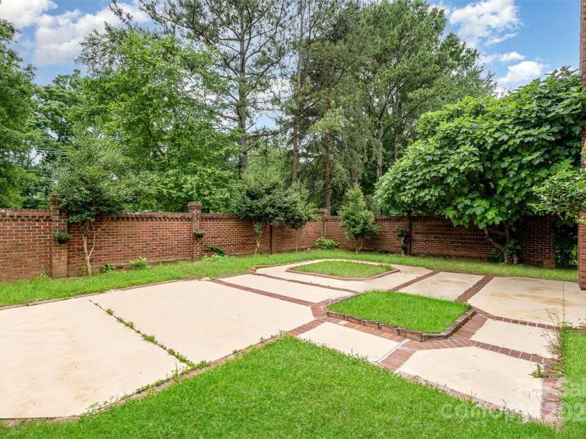 7031 Walton Heath Lane, Charlotte, NC 28277.  MLS# CAR4262618, YatesRealty ID 20099. 