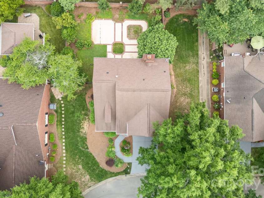 7031 Walton Heath Lane, Charlotte, NC 28277.  MLS# CAR4262618, YatesRealty ID 20099. 
