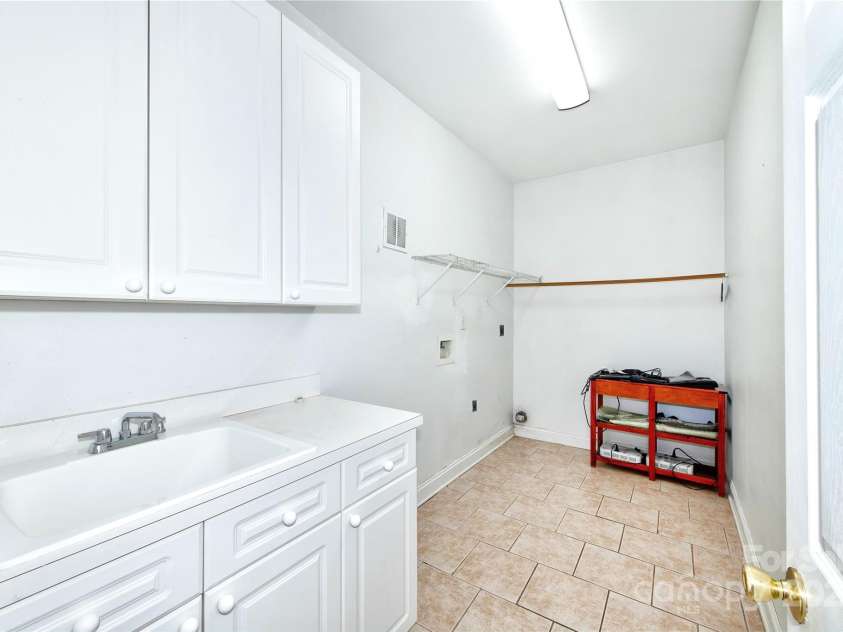 1013 Taylor Glenn Lane, Indian Trail, NC 28079.  MLS# CAR4163418, YatesRealty ID 20100. 