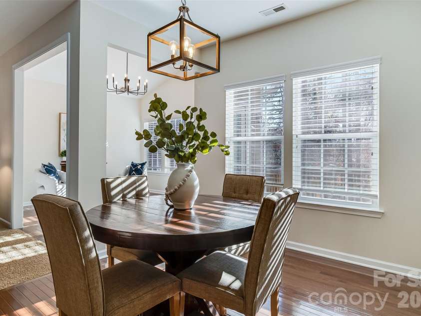 447 Leaf Arbor Court, Lake Wylie, SC 29710.  MLS# CAR4325006, YatesRealty ID 20100. Breakfast nook overlooking the private backyard.