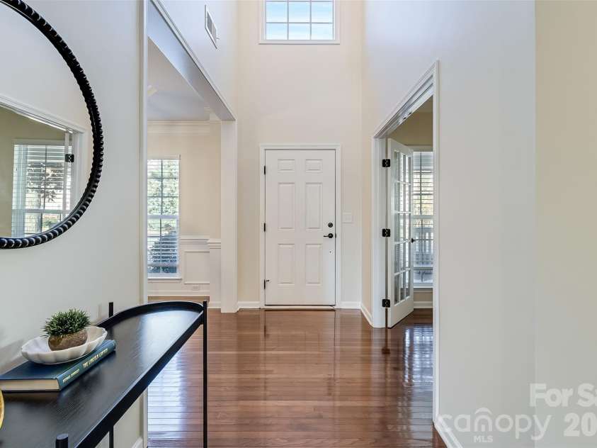 447 Leaf Arbor Court, Lake Wylie, SC 29710.  MLS# CAR4325006, YatesRealty ID 20100. Two story inviting entryway
