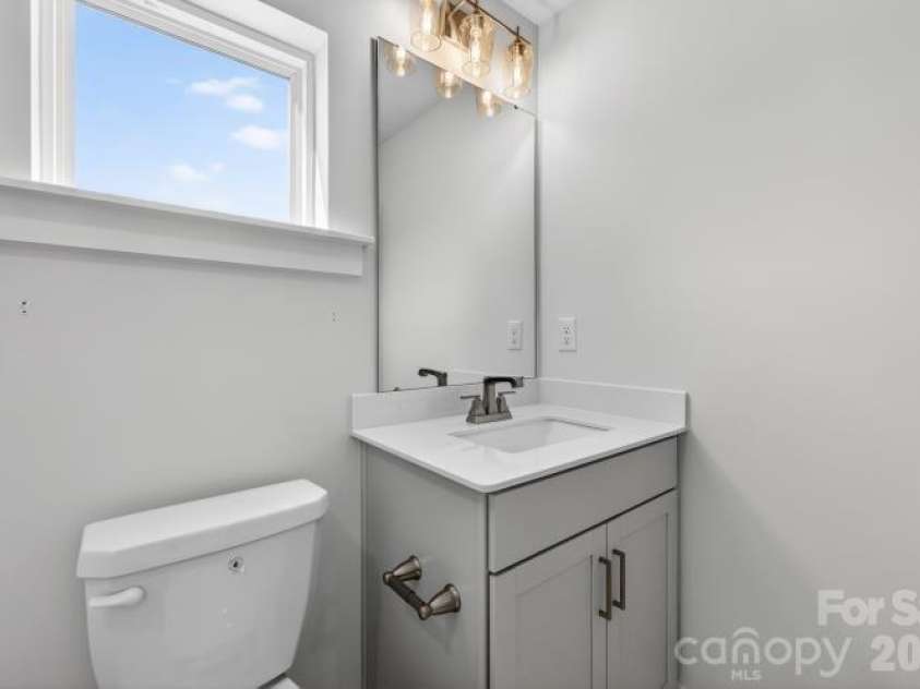 10110 Mamillion Drive, Huntersville, NC 28078.  MLS# CAR4327406, YatesRealty ID 20101. Bath #2