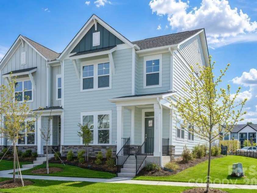 10110 Mamillion Drive, Huntersville, NC 28078.  MLS# CAR4327406, YatesRealty ID 20101. Exterior Elevation - End Unit