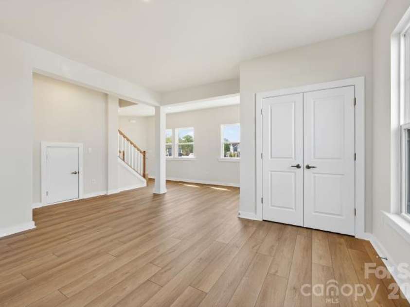 10110 Mamillion Drive, Huntersville, NC 28078.  MLS# CAR4327406, YatesRealty ID 20101. Open Concept - Flex Space