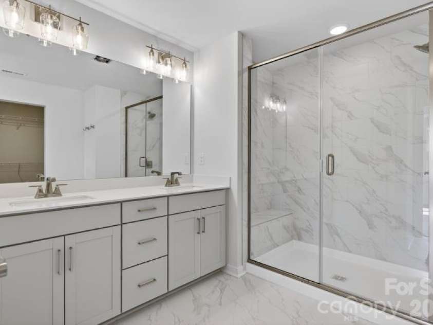 10110 Mamillion Drive, Huntersville, NC 28078.  MLS# CAR4327406, YatesRealty ID 20101. Owners Bathroom