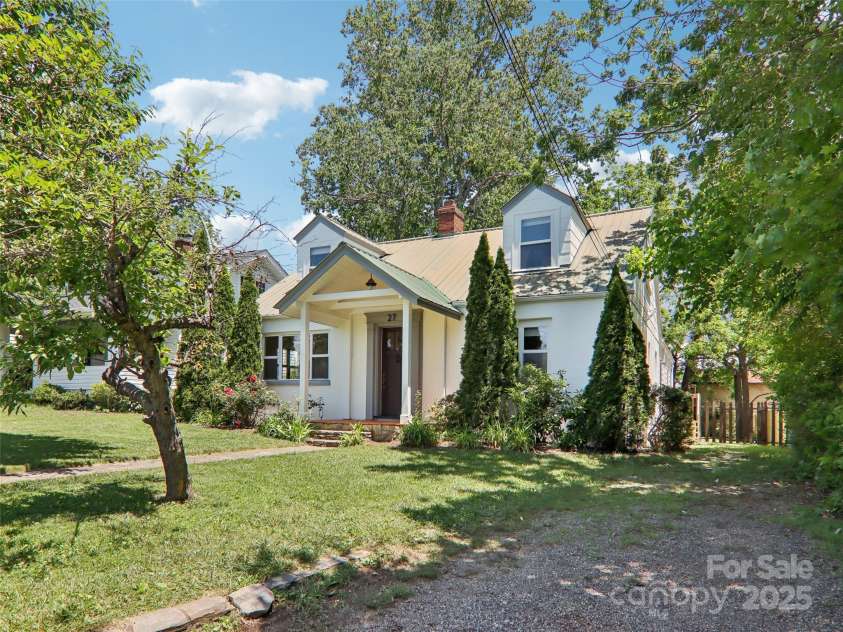 27 Alabama Avenue, Weaverville, NC 28787.  MLS# CAR4263358, YatesRealty ID 20101. 